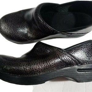 O9e dansko women black metallic nurse
